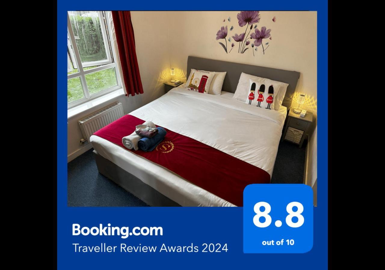 London 2 Bed 2 Bath Apartment Holiday Home - Free Parking - 3Min Walk To The Train Station - 19Min To London Liverpool Street 5Min To Victoria Line 1Gb Broadband Super Fast Internet Ground Floor 100S Of Shops Restaurants Bakeries 24-Hour Asda Superst Bagian luar foto