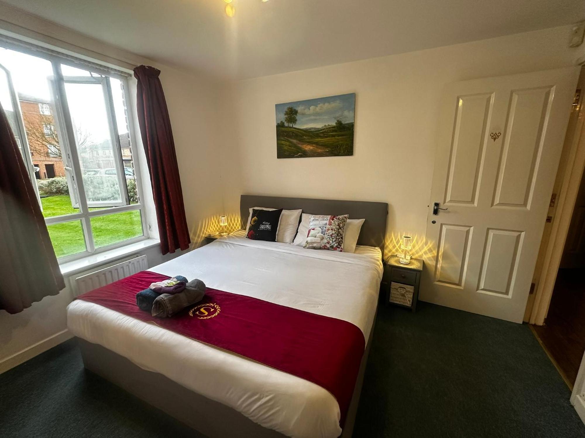 London 2 Bed 2 Bath Apartment Holiday Home - Free Parking - 3Min Walk To The Train Station - 19Min To London Liverpool Street 5Min To Victoria Line 1Gb Broadband Super Fast Internet Ground Floor 100S Of Shops Restaurants Bakeries 24-Hour Asda Superst Bagian luar foto
