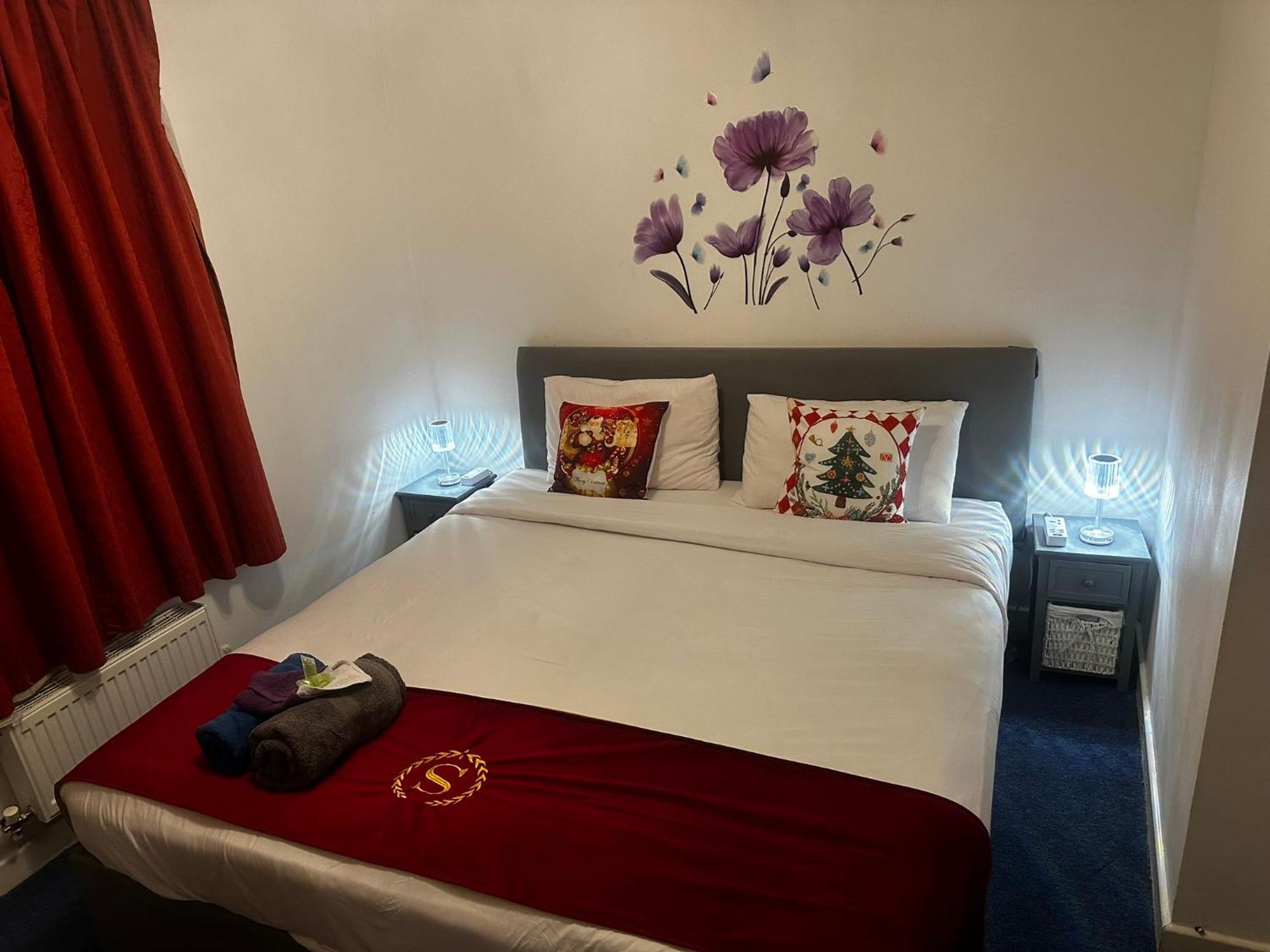 London 2 Bed 2 Bath Apartment Holiday Home - Free Parking - 3Min Walk To The Train Station - 19Min To London Liverpool Street 5Min To Victoria Line 1Gb Broadband Super Fast Internet Ground Floor 100S Of Shops Restaurants Bakeries 24-Hour Asda Superst Bagian luar foto