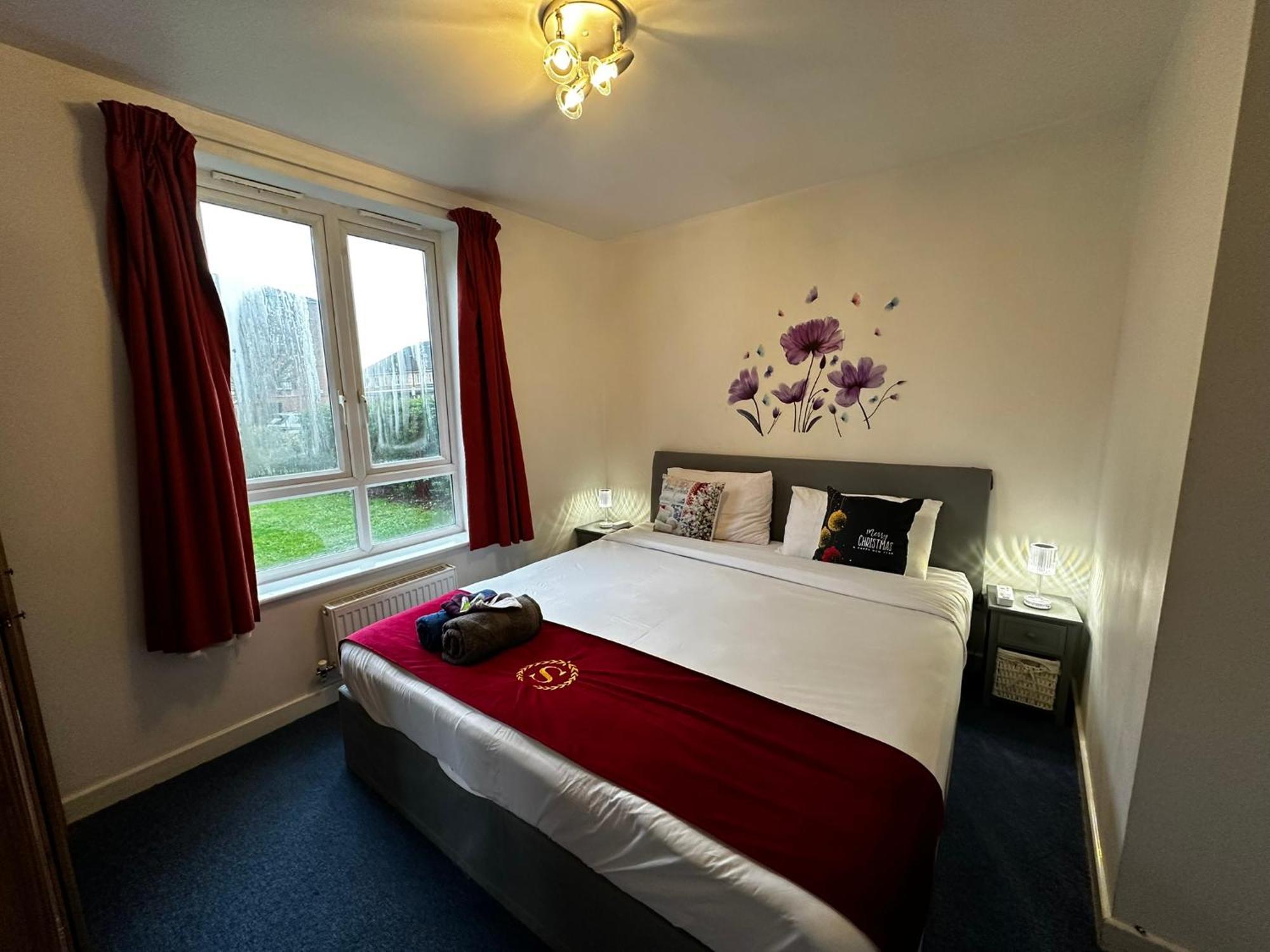 London 2 Bed 2 Bath Apartment Holiday Home - Free Parking - 3Min Walk To The Train Station - 19Min To London Liverpool Street 5Min To Victoria Line 1Gb Broadband Super Fast Internet Ground Floor 100S Of Shops Restaurants Bakeries 24-Hour Asda Superst Bagian luar foto