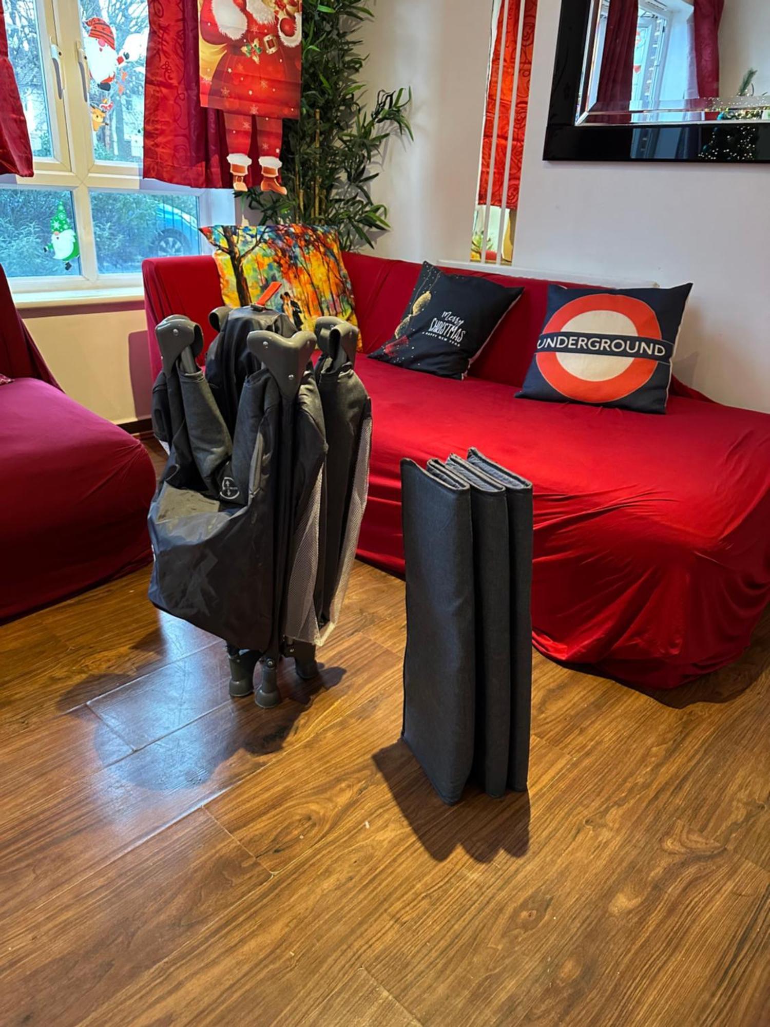 London 2 Bed 2 Bath Apartment Holiday Home - Free Parking - 3Min Walk To The Train Station - 19Min To London Liverpool Street 5Min To Victoria Line 1Gb Broadband Super Fast Internet Ground Floor 100S Of Shops Restaurants Bakeries 24-Hour Asda Superst Bagian luar foto