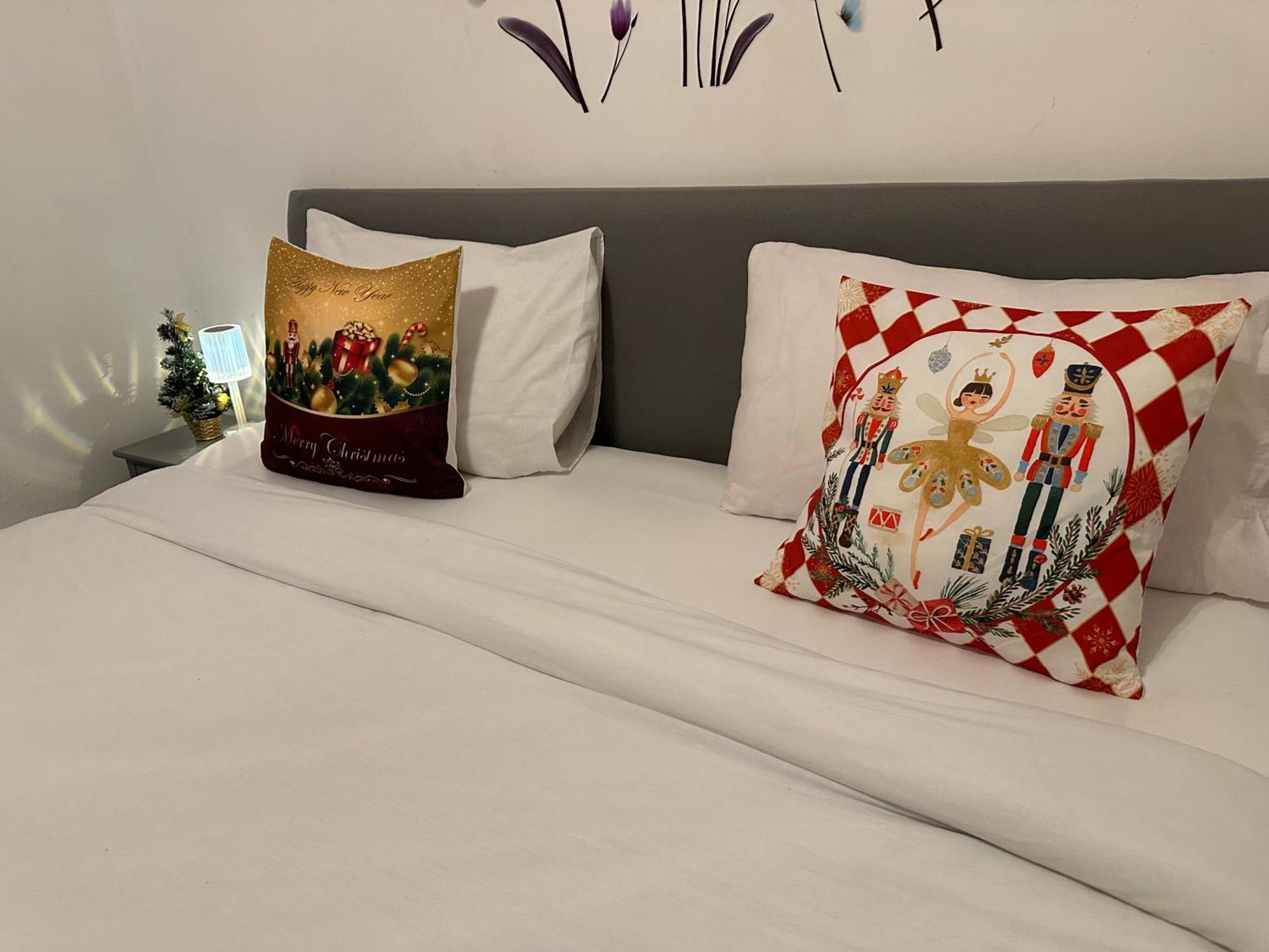 London 2 Bed 2 Bath Apartment Holiday Home - Free Parking - 3Min Walk To The Train Station - 19Min To London Liverpool Street 5Min To Victoria Line 1Gb Broadband Super Fast Internet Ground Floor 100S Of Shops Restaurants Bakeries 24-Hour Asda Superst Bagian luar foto