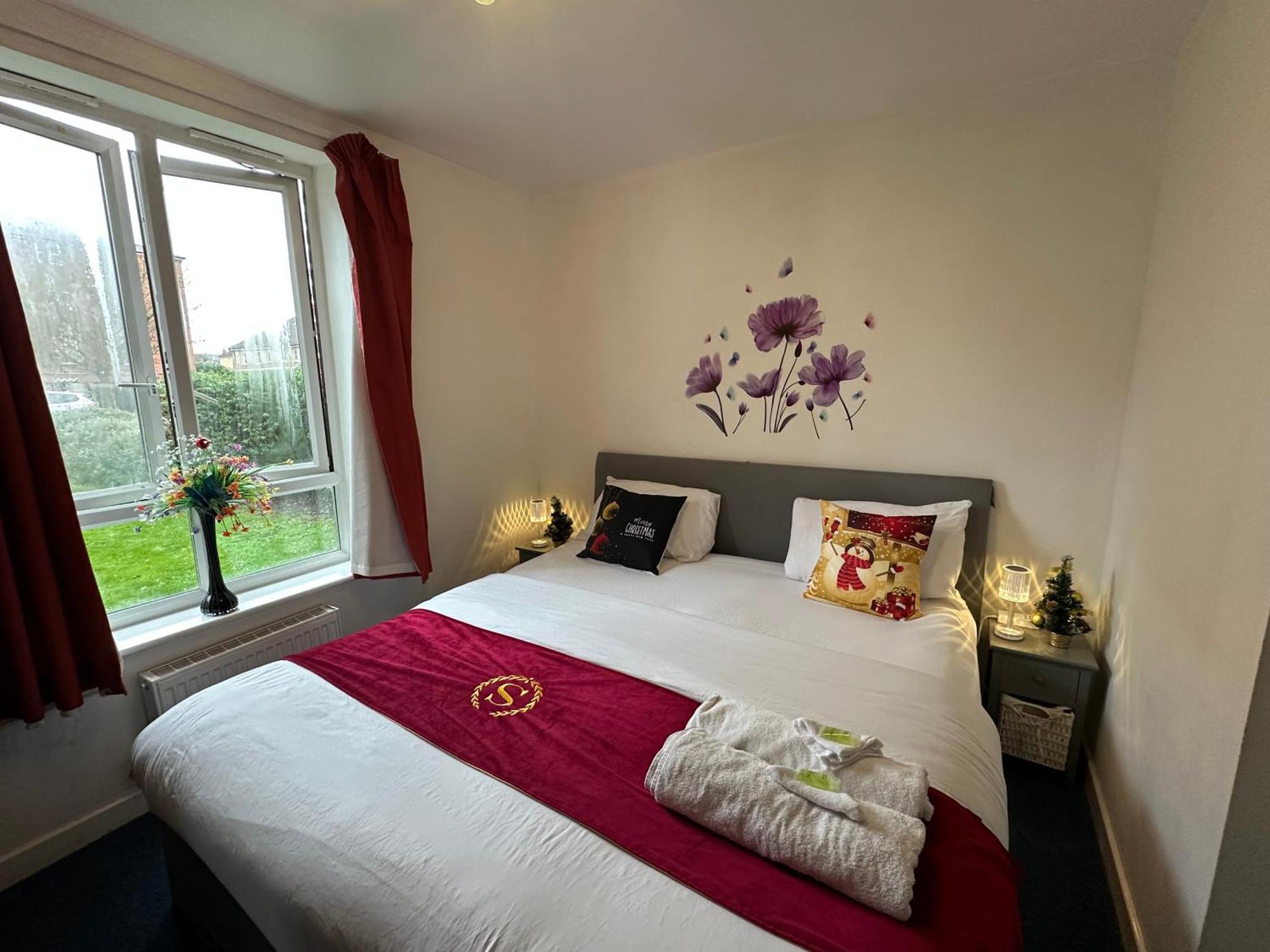 London 2 Bed 2 Bath Apartment Holiday Home - Free Parking - 3Min Walk To The Train Station - 19Min To London Liverpool Street 5Min To Victoria Line 1Gb Broadband Super Fast Internet Ground Floor 100S Of Shops Restaurants Bakeries 24-Hour Asda Superst Bagian luar foto