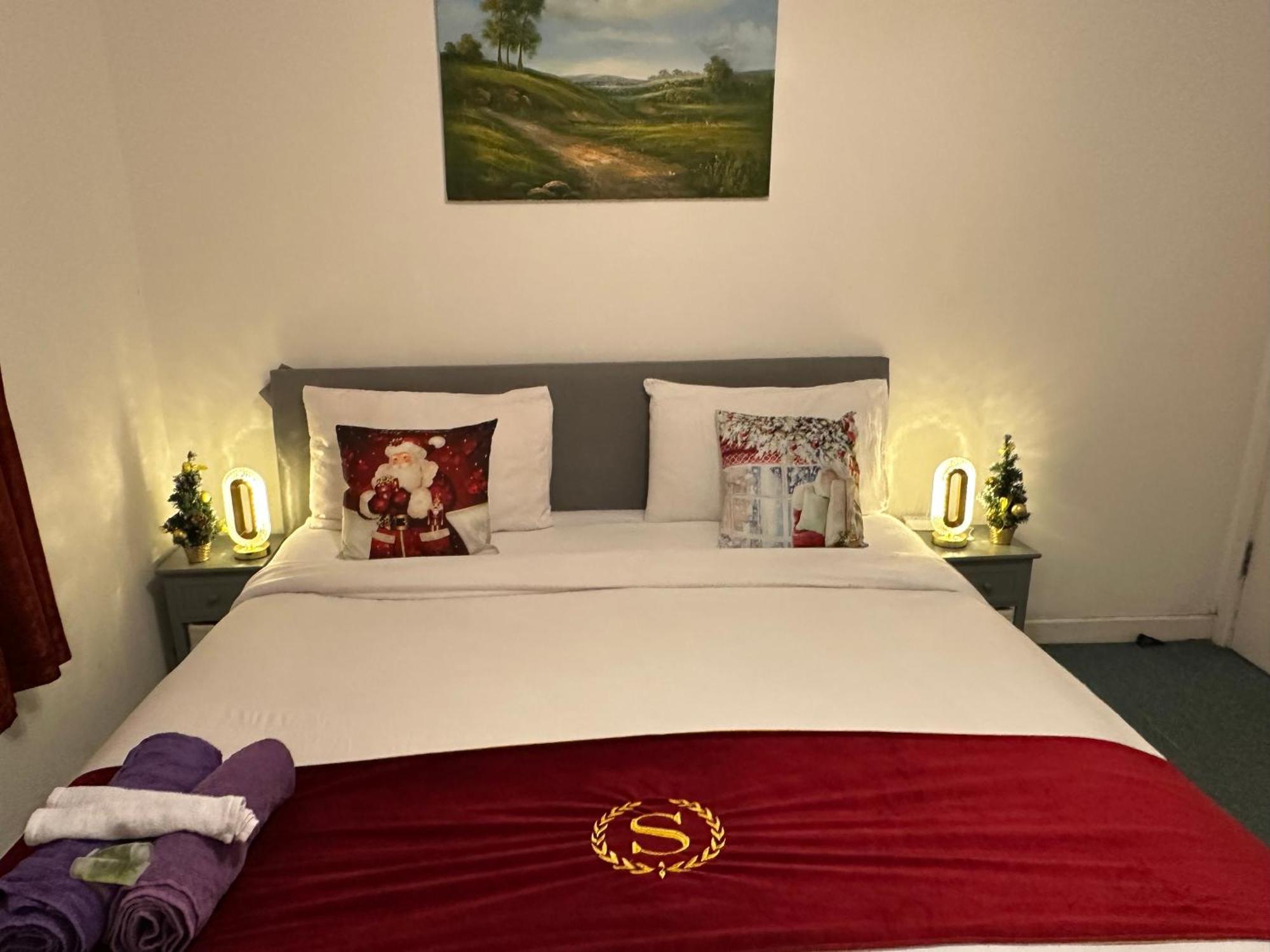 London 2 Bed 2 Bath Apartment Holiday Home - Free Parking - 3Min Walk To The Train Station - 19Min To London Liverpool Street 5Min To Victoria Line 1Gb Broadband Super Fast Internet Ground Floor 100S Of Shops Restaurants Bakeries 24-Hour Asda Superst Bagian luar foto